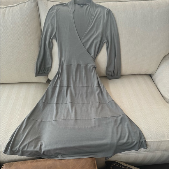 Banana Republic gray silk wrap dress. Worn twice, like new. Size 0/XS - Picture 8 of 9